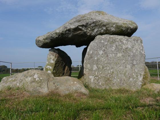 Bodowyr (Dolmen / Quoit / Cromlech)