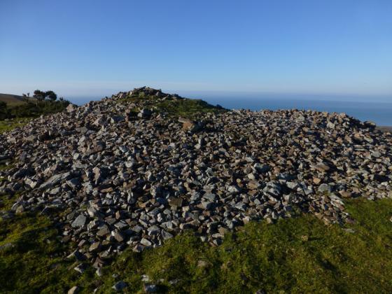 Llanmadoc Hill (Barrow / Cairn Cemetery)