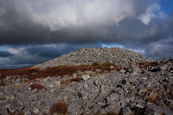 Tair Carn Uchaf (Barrow / Cairn Cemetery)