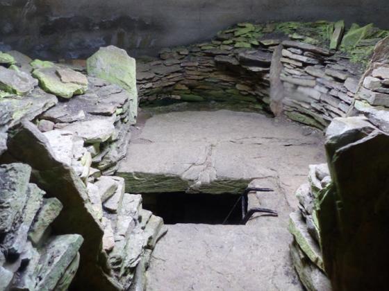 Taversoe Tuick (Chambered Tomb)