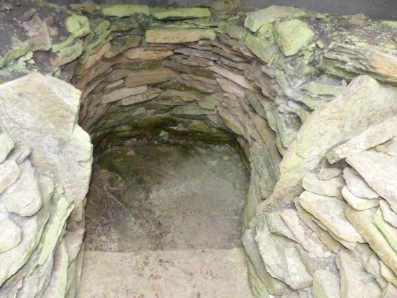 Taversoe Tuick (Chambered Tomb)