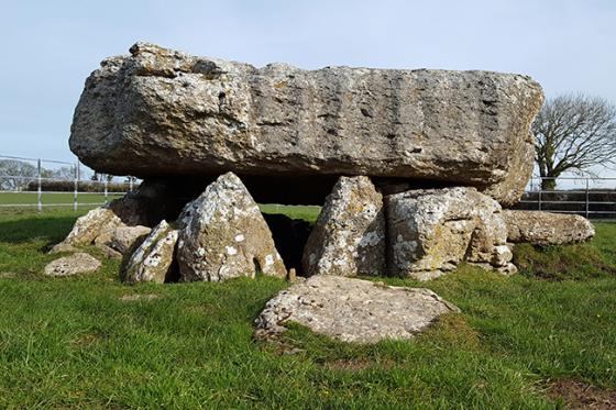 Lligwy (Dolmen / Quoit / Cromlech)