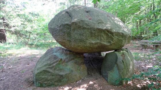Midlum 1 (Chambered Tomb)