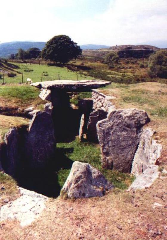 Capel Garmon (Chambered Cairn)