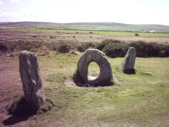 Men-An-Tol (Holed Stone)