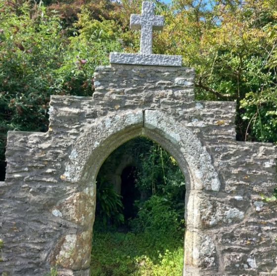Holywell (Cave / Rock Shelter)