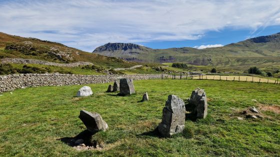 Arthog Standing Stones (Cairn circle)