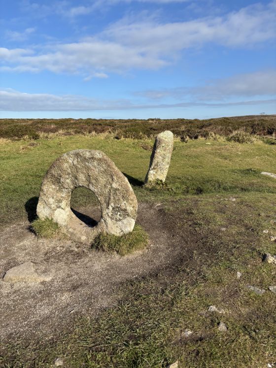 Men-An-Tol (Holed Stone)