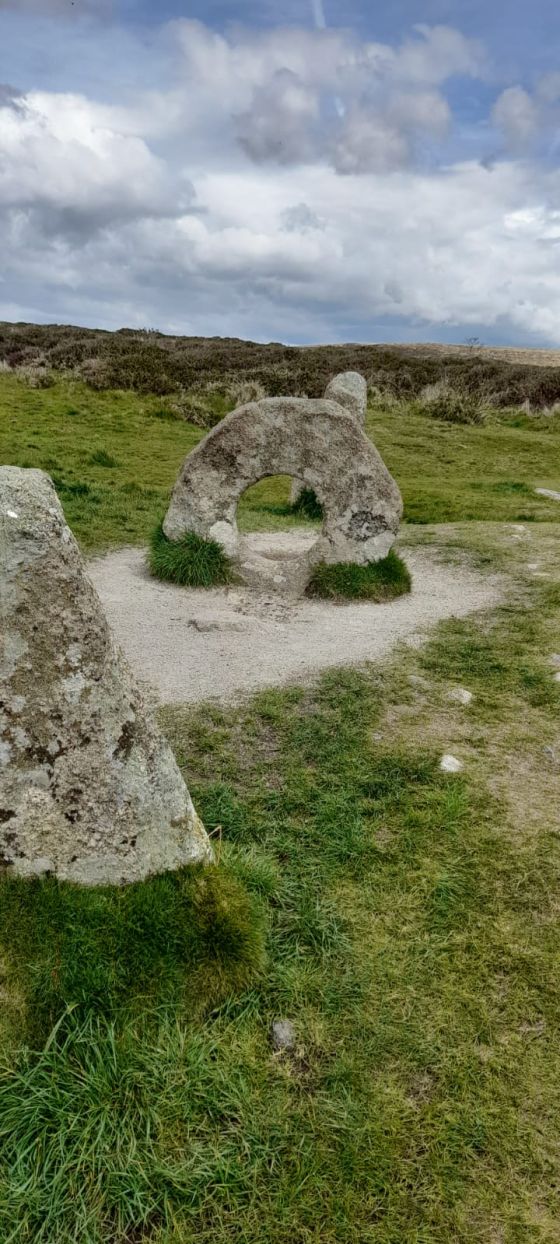 Men-An-Tol (Holed Stone)