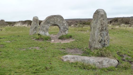 Men-An-Tol (Holed Stone)