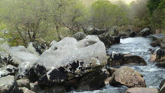 Tolmen Stone (Holed Stone)