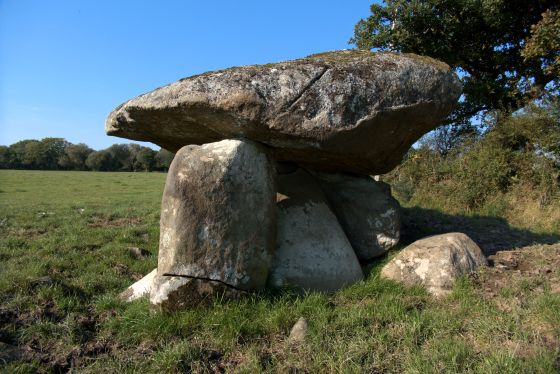 Cefn Isaf (Dolmen / Quoit / Cromlech)