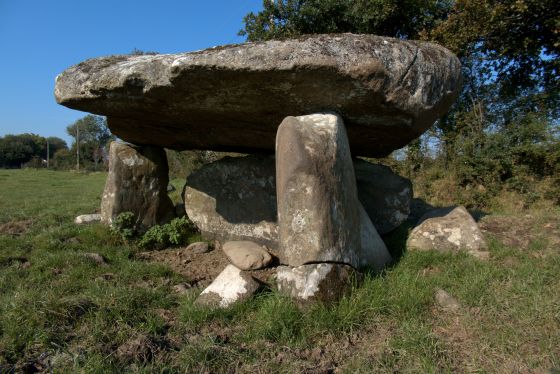 Cefn Isaf (Dolmen / Quoit / Cromlech)