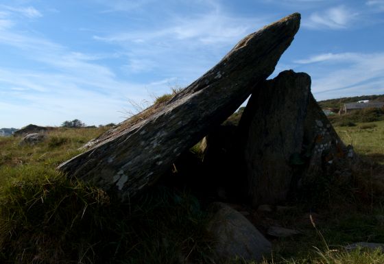 Caer-Dyni (Burial Chamber)