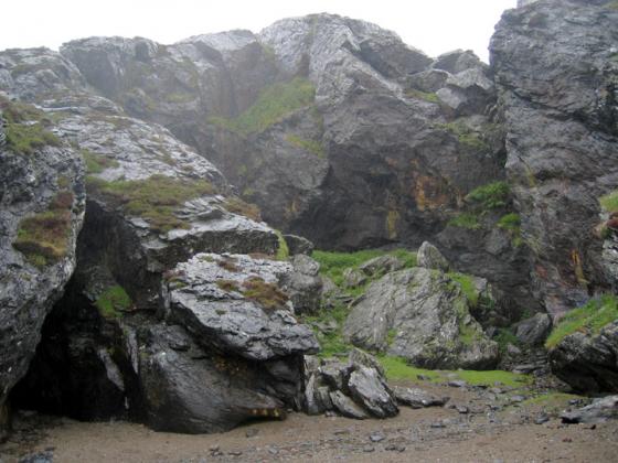 Uamh na Bantighearna, Kiloran Bay (Cave / Rock Shelter)