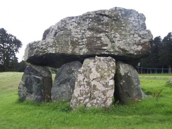 Plas Newydd Burial Chamber (Dolmen / Quoit / Cromlech)
