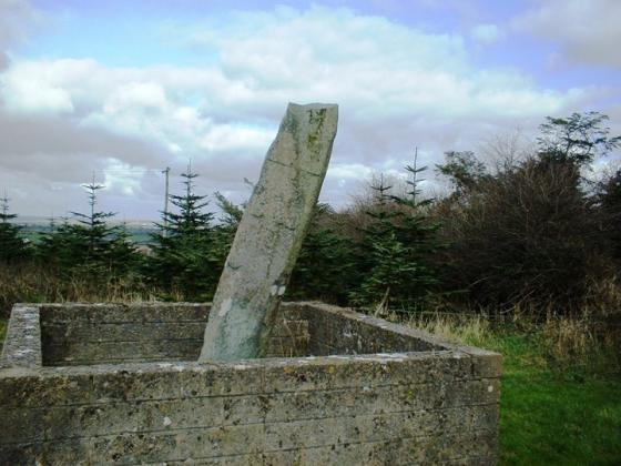 Giantsgrave (Standing Stone / Menhir)