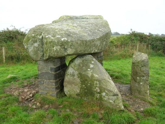 Ty Newydd (Dolmen / Quoit / Cromlech)