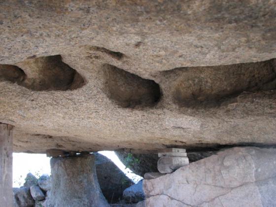 Ladas (Dolmen / Quoit / Cromlech)