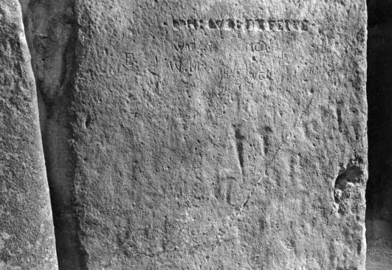 Stonehenge Graffiti / Dagger Stone