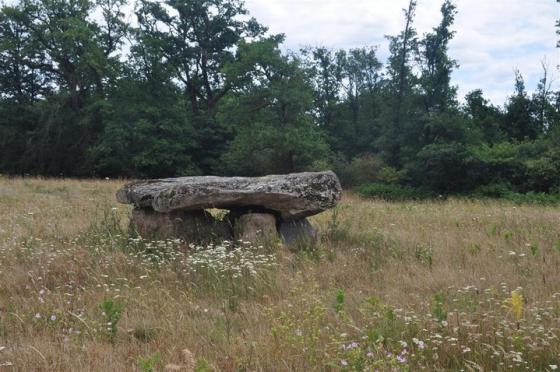 La Lue (Dolmen / Quoit / Cromlech)