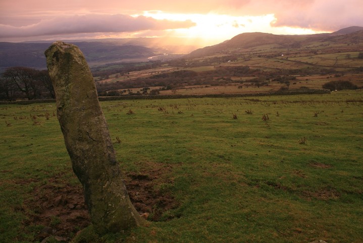 Image of Ffon-y-Cawr (Standing Stone / Menhir) by postman