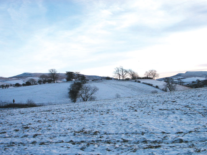 Image of Croglam Castle (Hillfort) by Damonm