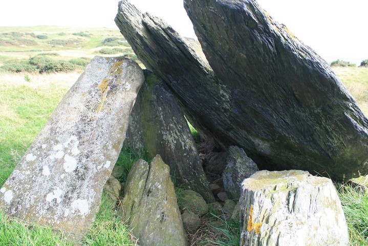 Image of Caer-Dyni (Burial Chamber) by postman