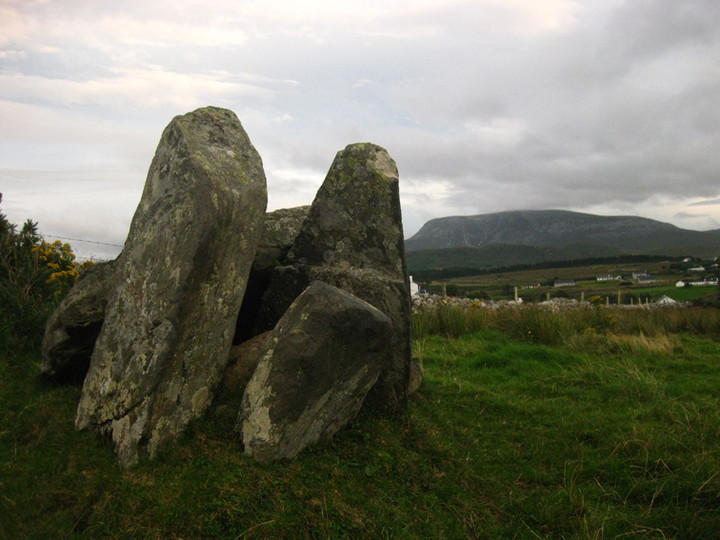 Image of Errarooey Beg (Portal Tomb) by ryaner