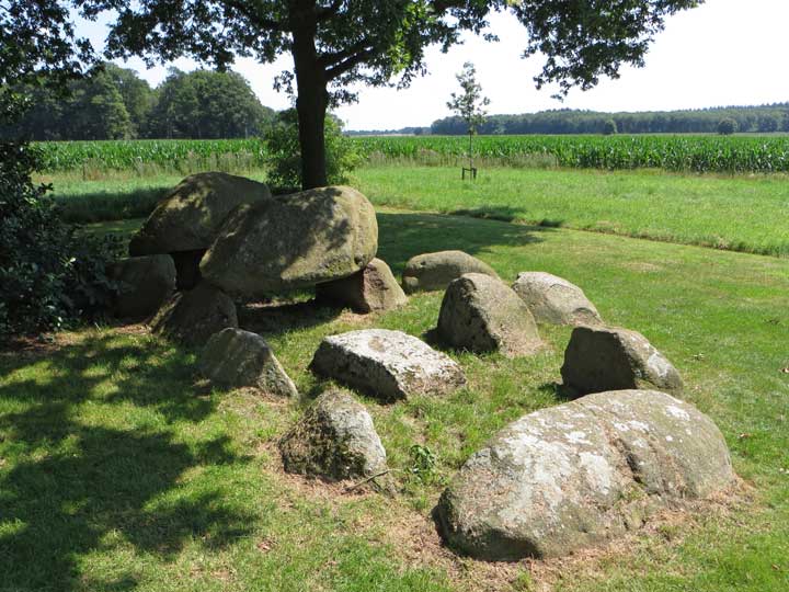 Image of D2 Westervelde (Hunebed) by LesHamilton