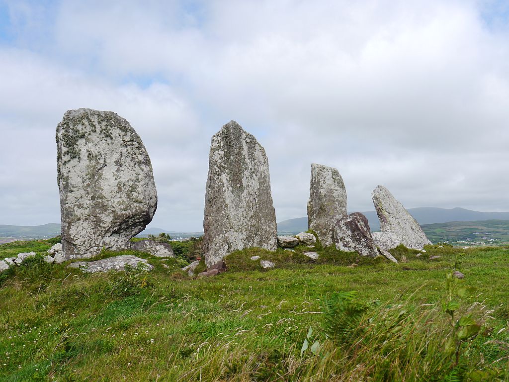 Image of Eightercua (Stone Row / Alignment) by Meic