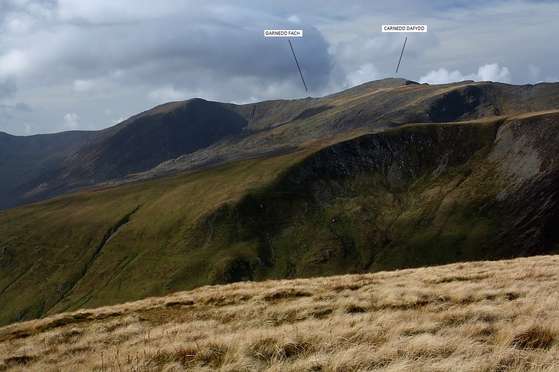 Image of Garnedd Fach, Y Carneddau (Round Cairn) by GLADMAN