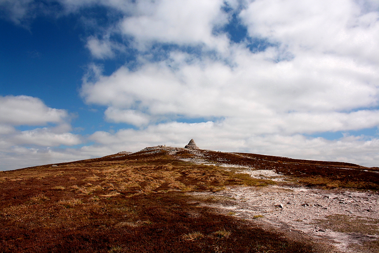 Image of Cairn Table (Cairn(s)) by GLADMAN