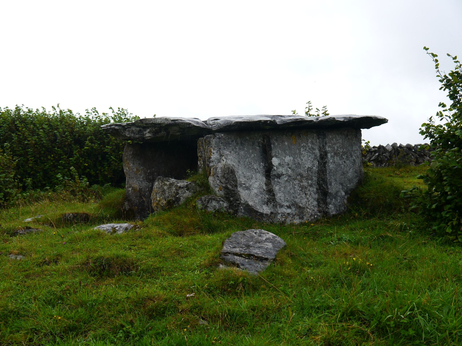 Image of Gleninsheen (Wedge Tomb) by Meic