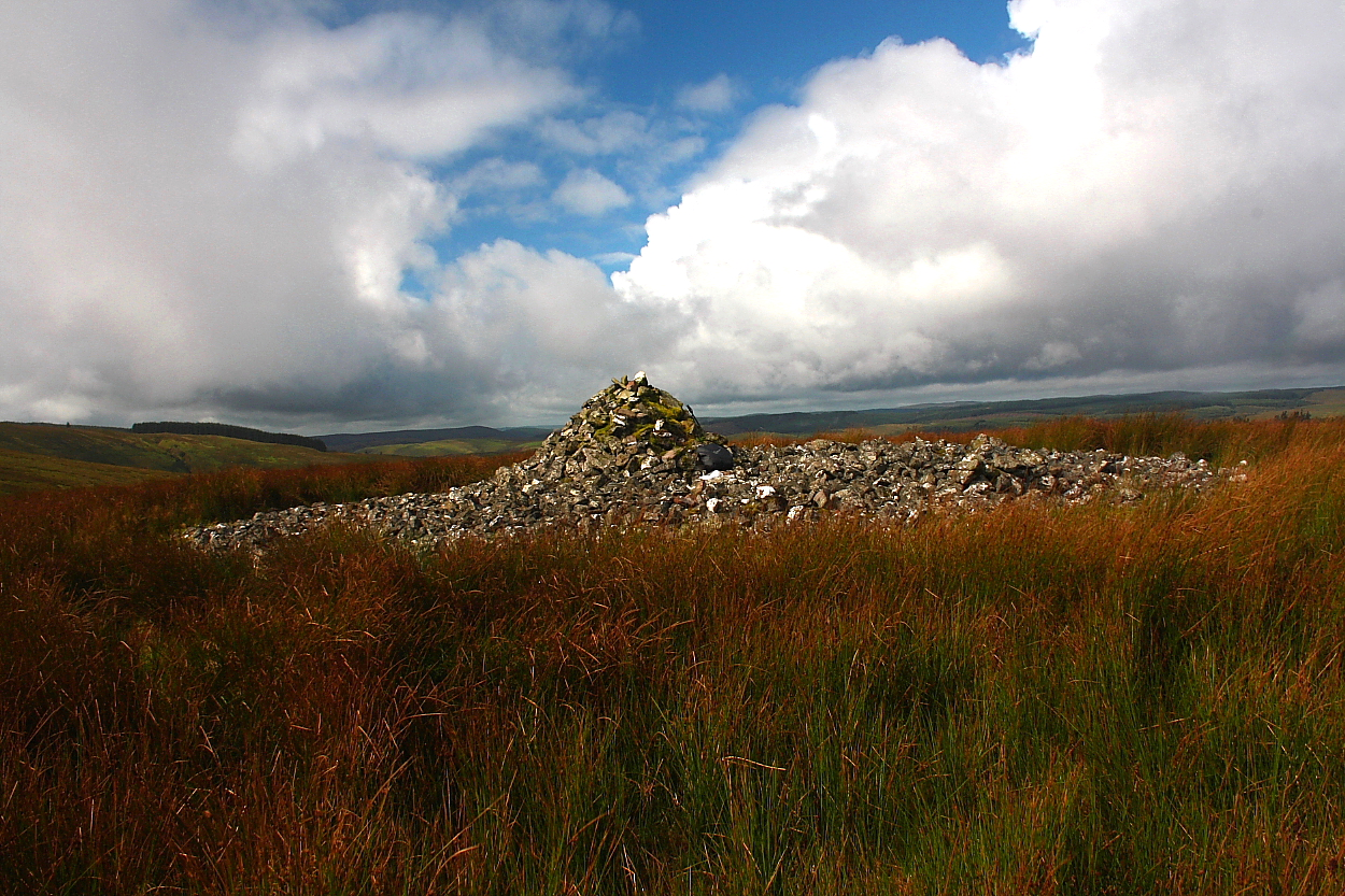 Image of Esgair Garn, Llanddewi Abergwesyn (Round Cairn) by GLADMAN