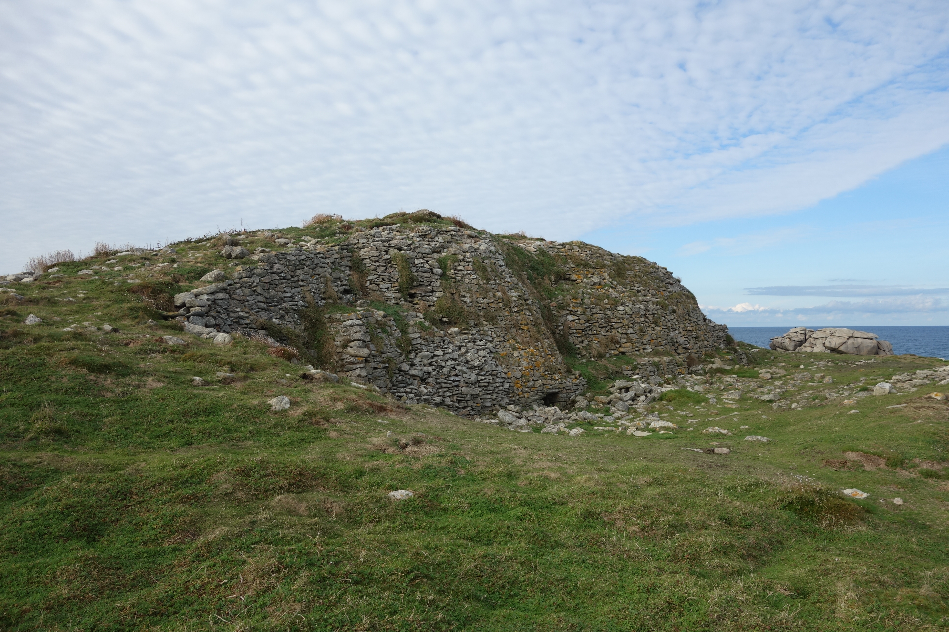 Image of Ile Carn (Passage Grave) by costaexpress