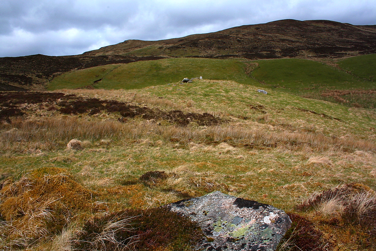 Image of Cam Loch (Chambered Cairn) by GLADMAN