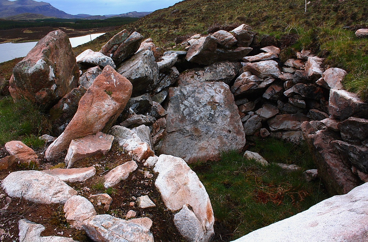 Image of Loch Borralan East (Chambered Cairn) by GLADMAN