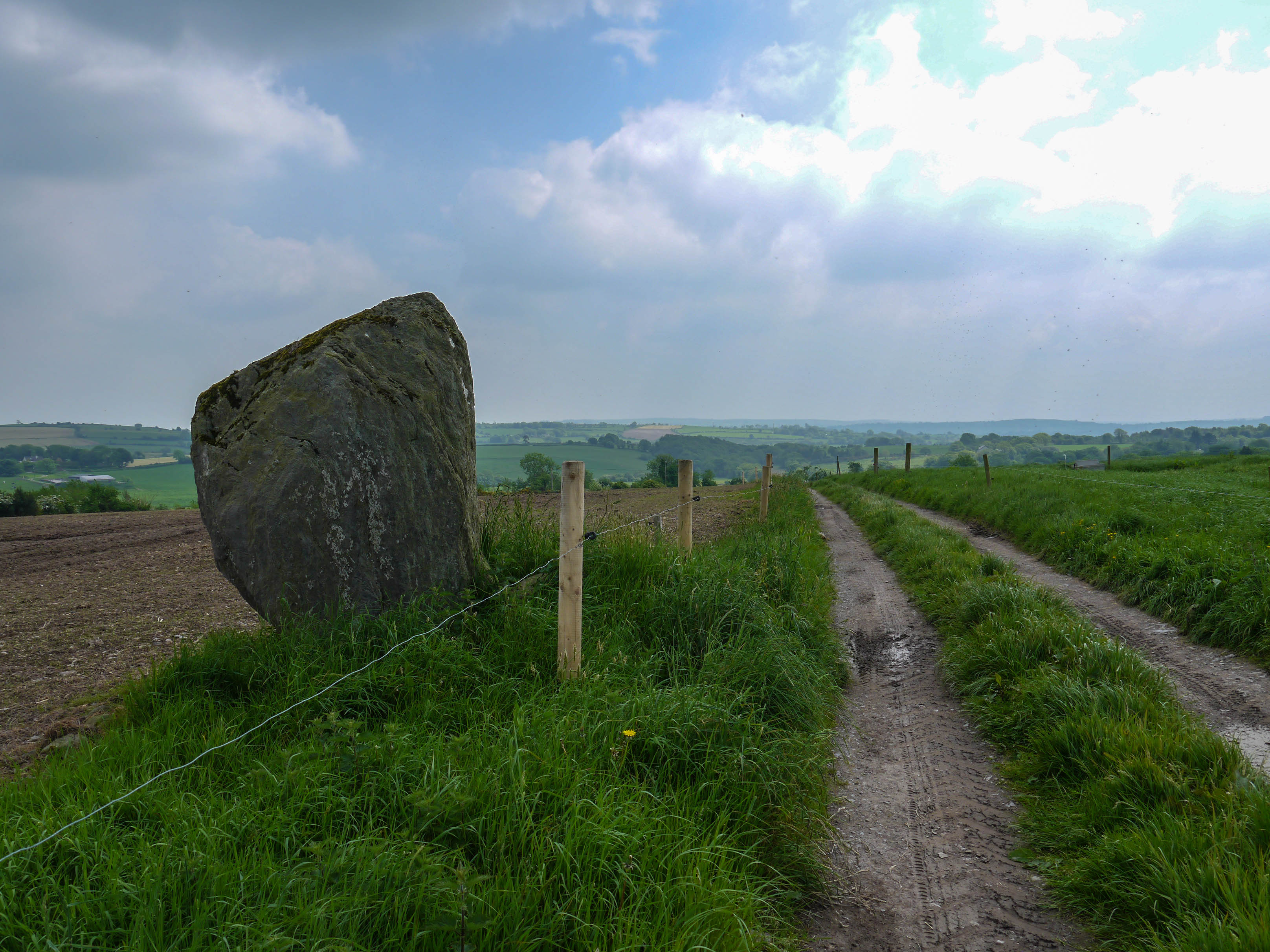 Image of Laravoolta 2 (Standing Stone / Menhir) by Meic