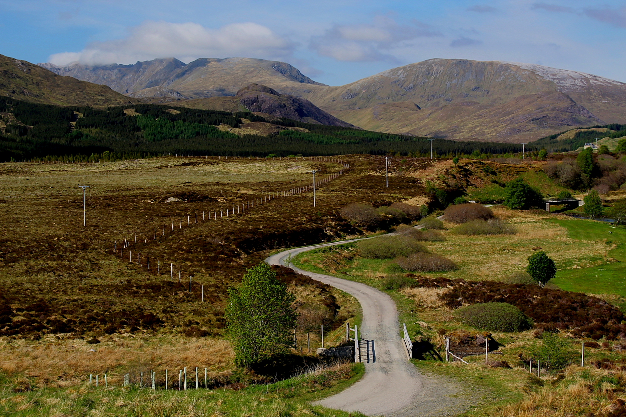 Image of Loch Ailsh (Chambered Cairn) by GLADMAN