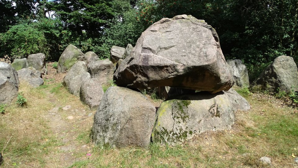 Image of Kleinenknetener Steine 2 (Passage Grave) by Nucleus