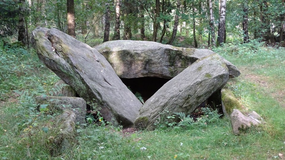 Image of Ahlhorner Kellersteine 2 (Passage Grave) by Nucleus