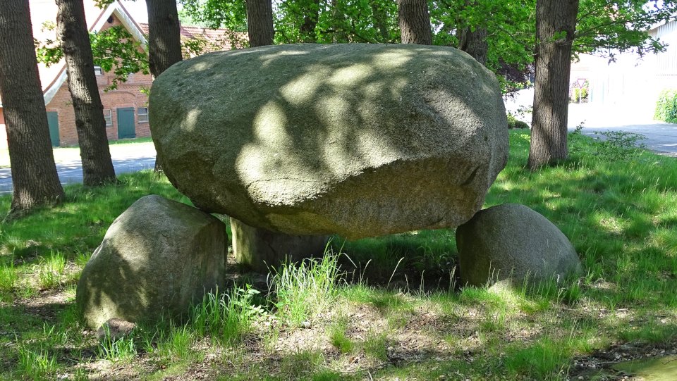 Image of Meckelstedt 1 (Chambered Tomb) by Nucleus