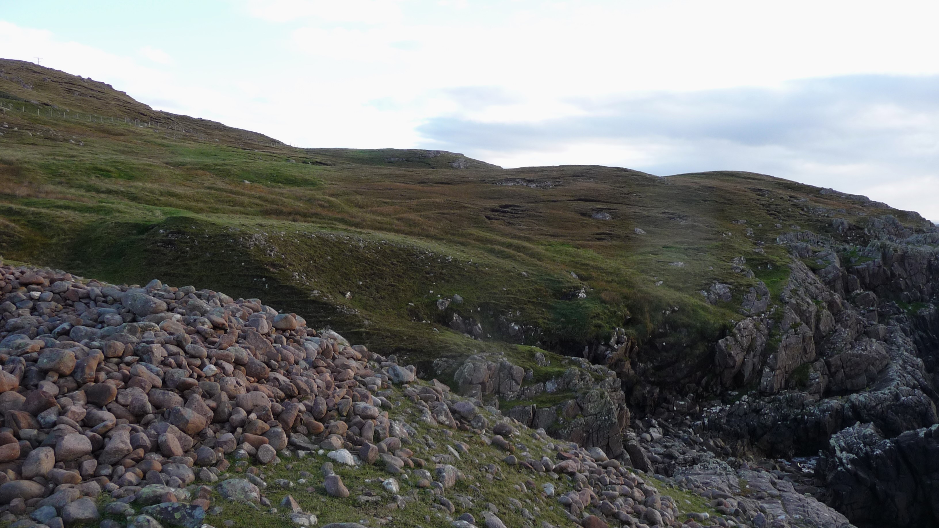 Image of Geodha Na Glaic Baine (Cairn(s)) by drewbhoy