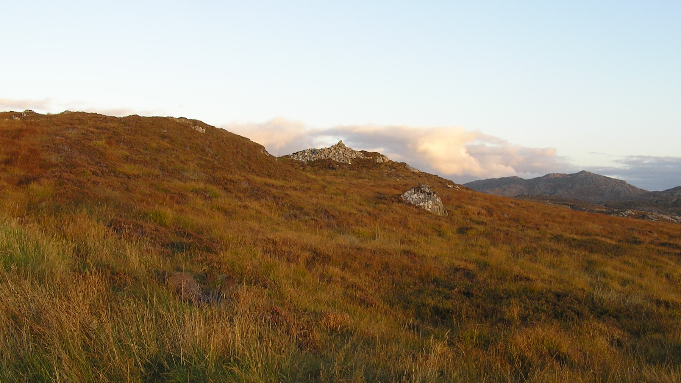 Image of Cnoc An Daimh (Chambered Cairn) by drewbhoy