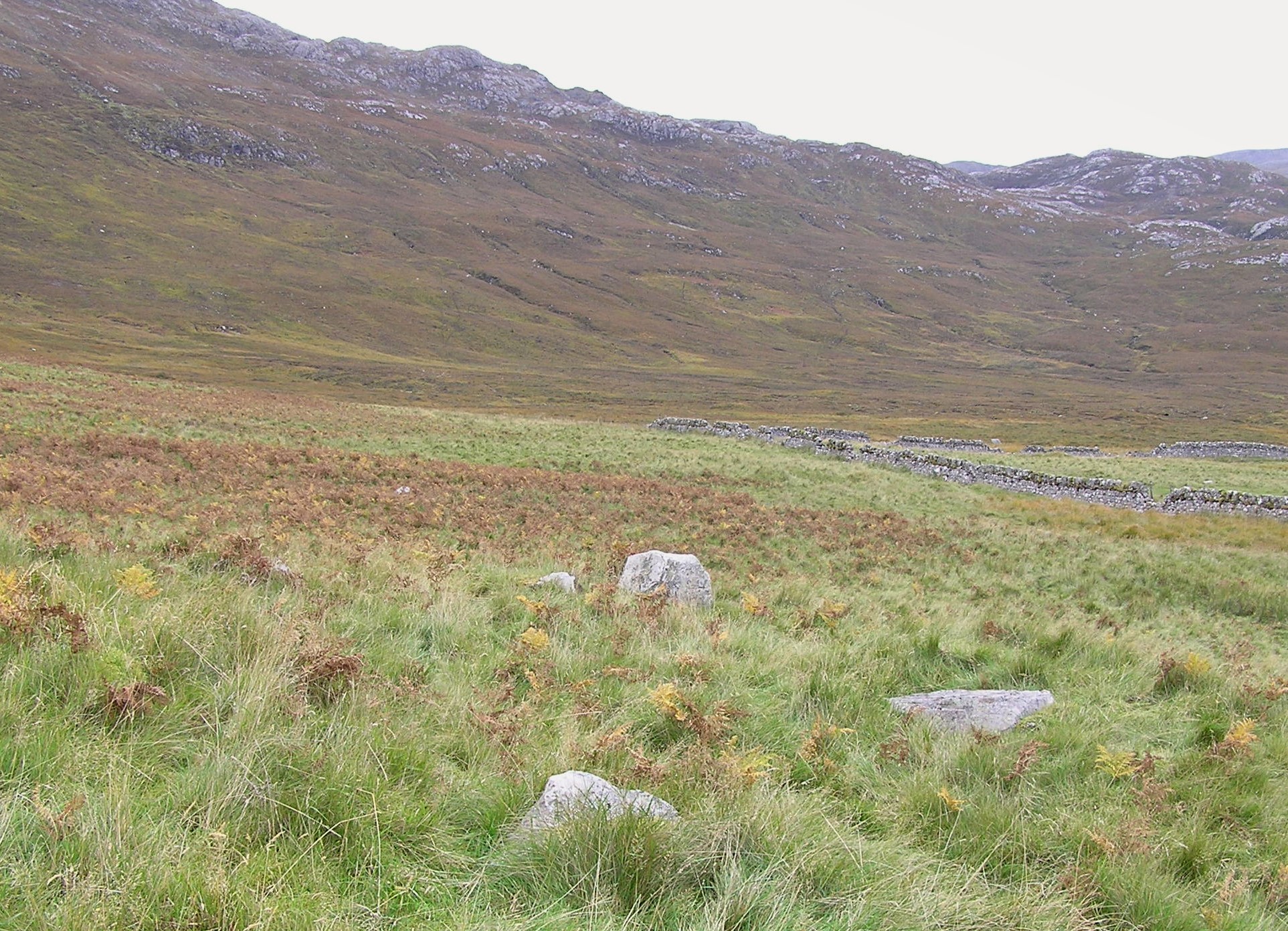 Image of Achmore Farm (Kerbed Cairn) by drewbhoy