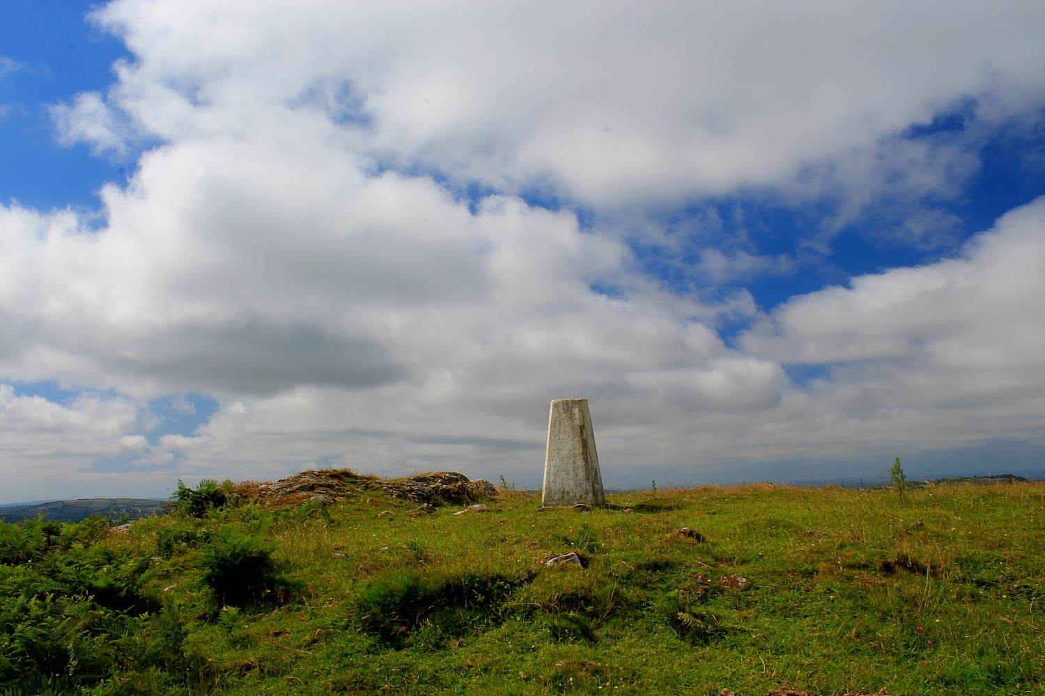 Image of Mynydd Llangyndeyrn (Cairn(s)) by GLADMAN