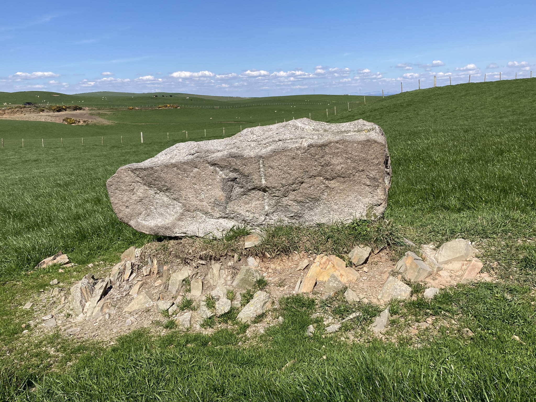 Image of West Cairngaan (Standing Stone / Menhir) by markj99