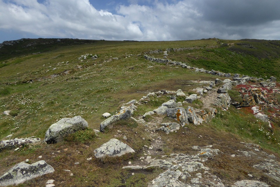 Image of Trewavas Cliff (Chambered Cairn) by thesweetcheat