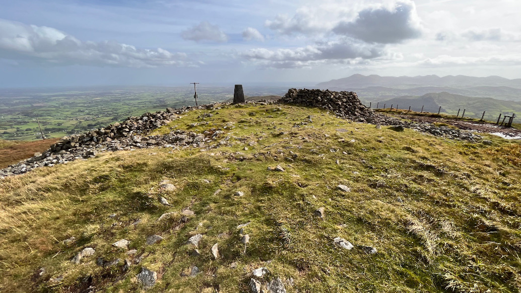 Image of Slieve Croob (Cairn(s)) by ryaner